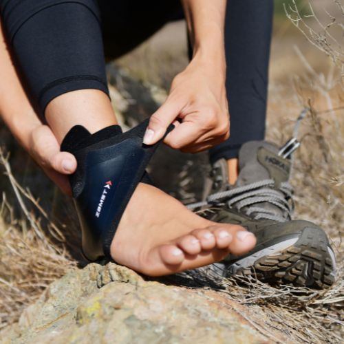Zamst stabilizátor členku FILMISTA Ankle Left black 470211