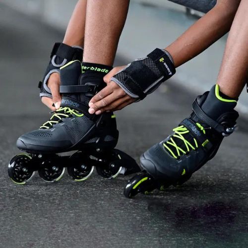 Pánske kolieskové korčule Rollerblade Macroblade 80 black 07100600 1A1