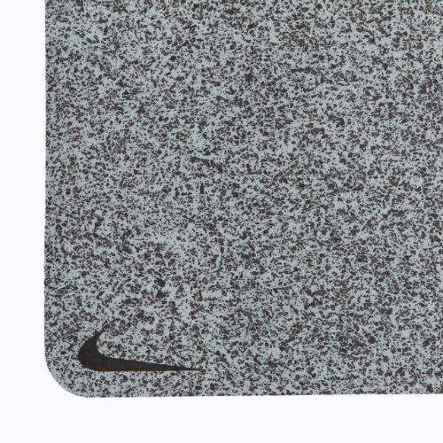 Podložka na jogu Nike Flow 4 mm sivá N1002410-919