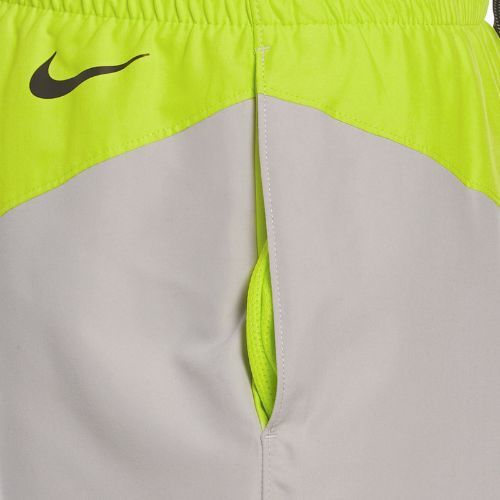 Pánske plavecké šortky Nike Logo 5" Volley zelené NESSC470-001