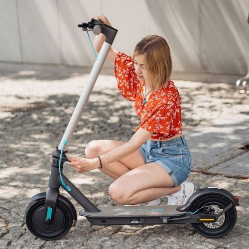 Motus Scooty 10 Lite 2022 strieborno-čierny elektrický skúter