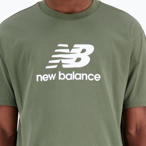 New Balance Essentials Stacked Logo Co pánske tréningové tričko zelené NBMT31541DON