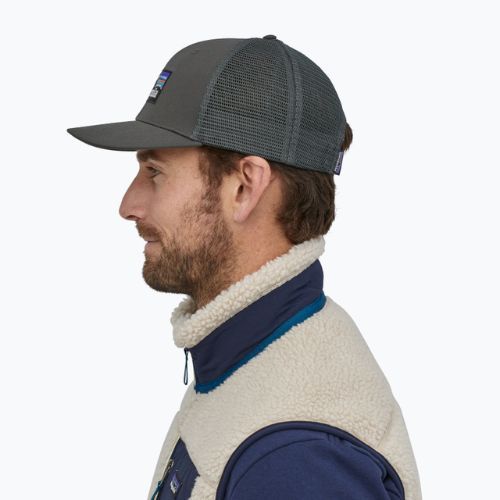 Kšiltovka Patagonia P-6 Logo Trucker forge grey
