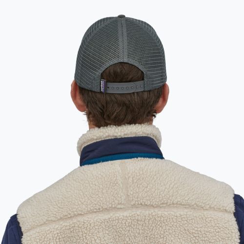 Kšiltovka Patagonia P-6 Logo Trucker forge grey
