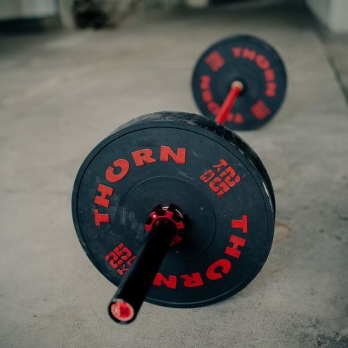 THORN FIT Olympijská tyč R.E.D. 20 kg.