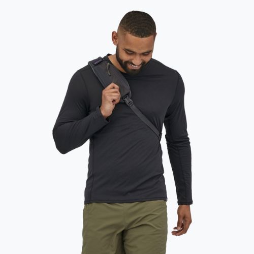 Patagonia Atom Sling 8 l batoh cez rameno forge grey