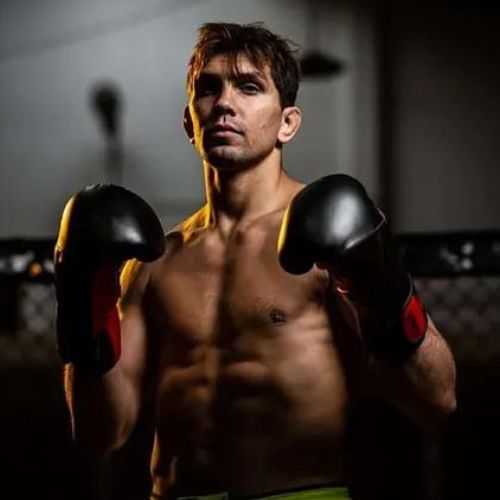 DBX BUSHIDO "Hammer - Red" Muay Thai boxerské rukavice čierna/červená