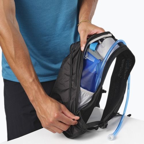 Salomon Cross 4 l čierny bežecký batoh