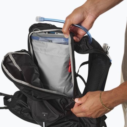 Salomon Cross 8 l čierny bežecký batoh