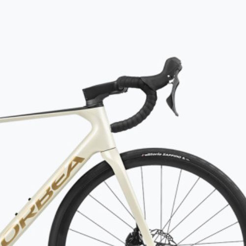 Cestný bicykel Orbea Orca M30 2024 slonovinová biela/burundiová/vulkanová