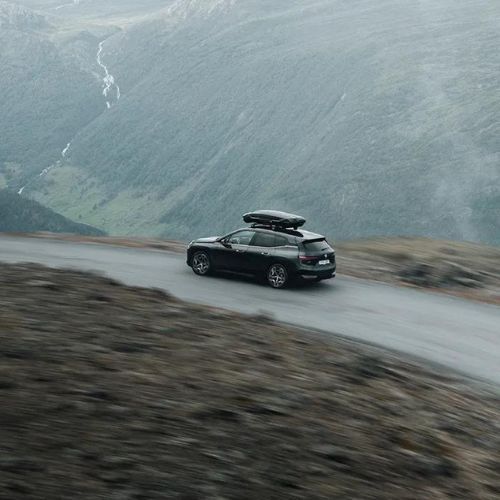 Čierny lesklý strešný box Thule Motion 3 M