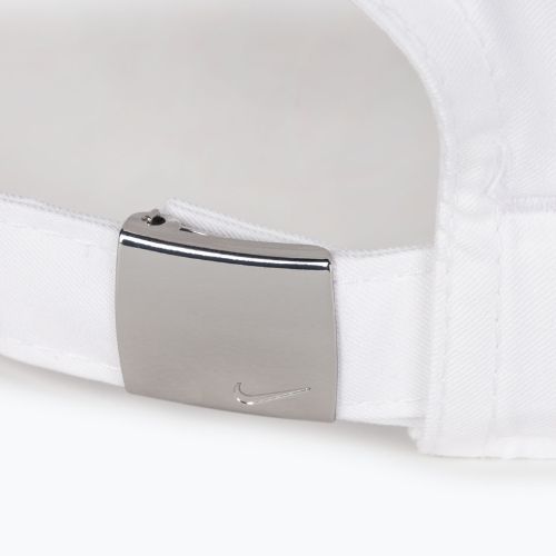 Šiltovka Nike Dri-Fit Club Unstructured Metal Swoosh white/metallic silver