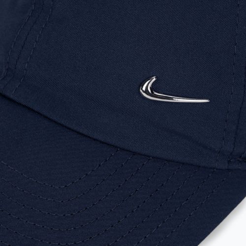 Šiltovka Nike Dri-Fit Club Unstructured Metal Swoosh midnight navy/metallic silver