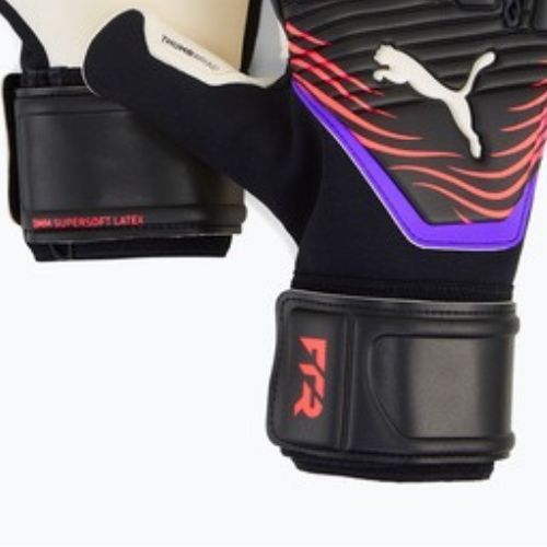 Brankárske rukavice PUMA Future Pro Hybrid puma black/glowing red/purple glimmer
