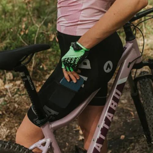 Dámske cyklistické šortky ATTABO Kirun Pro WMNS Bib Shorts Cargo black