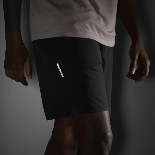 Pánske bežecké šortky Salomon SHAKEout Core 7" No Liner deep black