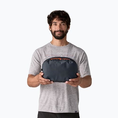 Cestovný organizér Patagonia Black Hole Cube 6 l smolder blue / amanita red