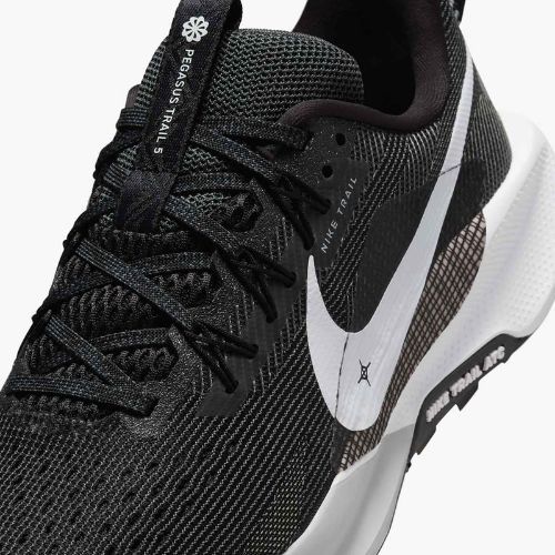 Dámske bežecké topánky Nike Pegasus Trail 5 black / white / anthracite / wolf grey