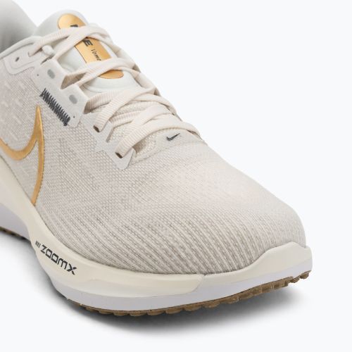 Dámske bežecké topánky Nike Vomero 17 phantom/light bone/sail/metallic gold