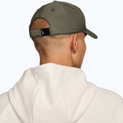 Šiltovka Nike Dri-FIT Club medium olive/white