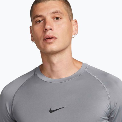 Pánske tréningové tričko Nike Pro Dri-Fit Tight Fitness smoke grey/black