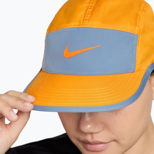 Šiltovka Nike Dri-Fit Fly sundial/work blue/bright ceramic