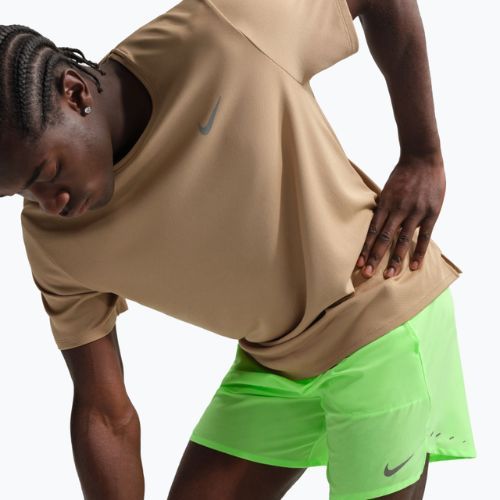 Pánske bežecké šortky Nike Stride Dri-Fit Brief-Lined 7" lime blast