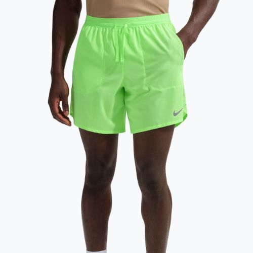 Pánske bežecké šortky Nike Stride Dri-Fit Brief-Lined 7" lime blast