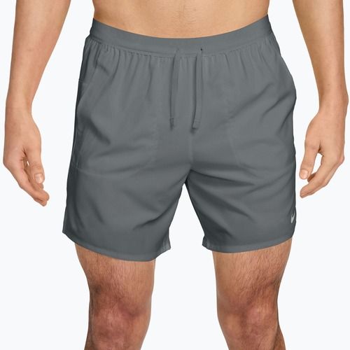 Pánske bežecké šortky Nike Stride Dri-Fit 2in1 7" smoke grey