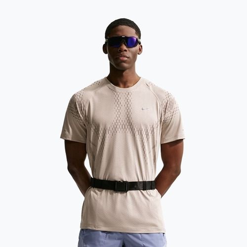 Pánske bežecké tričko Nike Stride Dri-Fit ADV cream light/mink brown