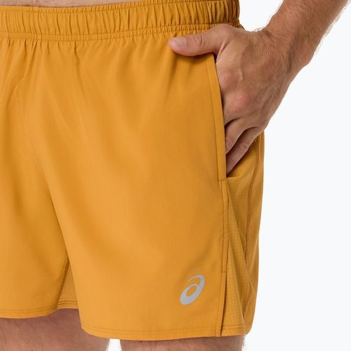 Pánske bežecké šortky ASICS Core 5IN sandstorm