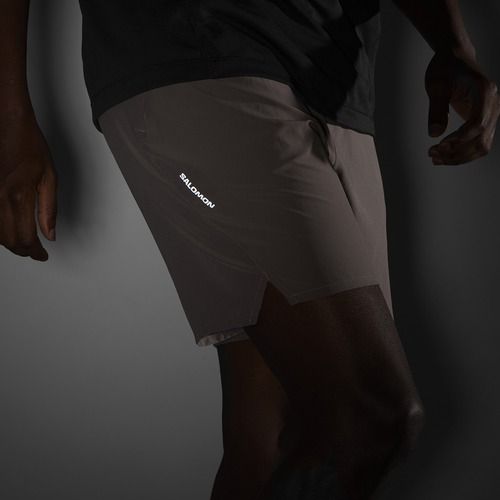 Pánske bežecké šortky Salomon Shakeout Core 2IN1 7" No Liner iron