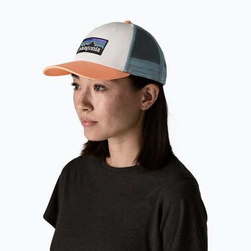 Šiltovka Patagonia P-6 Logo LoPro Trucker white w/peach sherbet