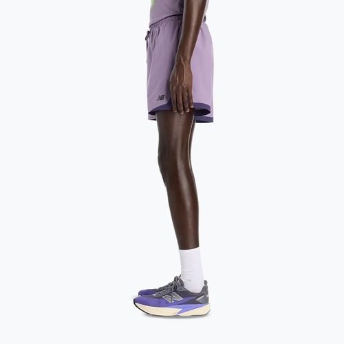 Pánske bežecké šortky New Balance Run Essentials 5" candied violet