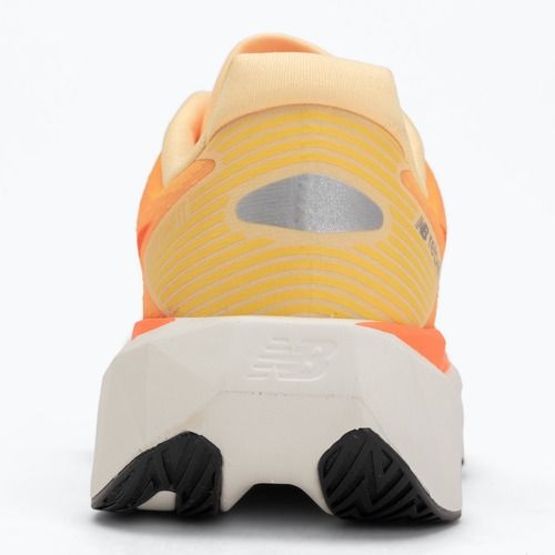 Pánske bežecké topánky New Balance FuelCell Rebel V5 tangerine heat/silver metallic