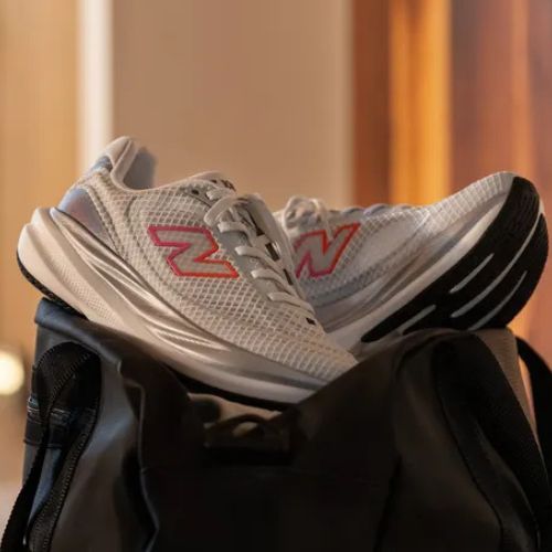 Dámske bežecké topánky New Balance 1080's V15 103 white/pink heat/tangerine heat