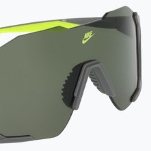 Slnečné okuliare Nike Charged Shield matte smoke grey/green