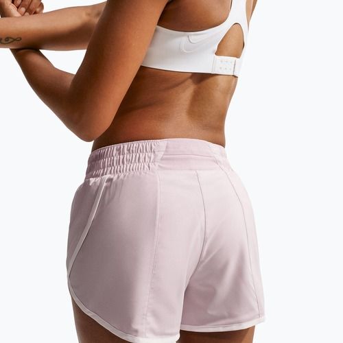 Dámske tréningové šortky Nike One Woven Brief-Lined platinum violet/sail