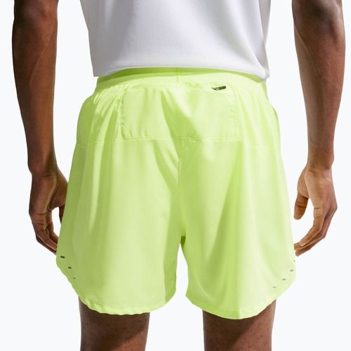 Pánske šortky Nike Stride Dri-Fit s podšívkou 5" volt ice