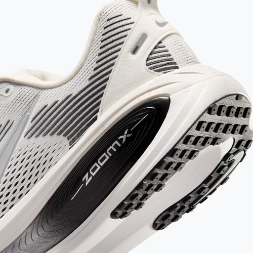 Pánske bežecké topánky Nike Vomero 18 summit white/metallic silver-black