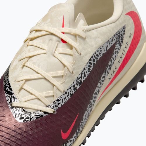 Pánske kopačky Nike United Phantom 6 Low Academy TF burgundy crush/fossil/university red