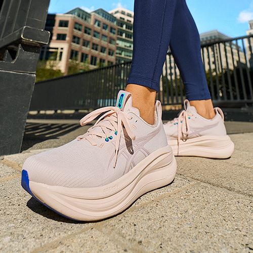 Dámske bežecké topánky ASICS Gel-Nimbus 28 white/sun coral