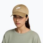 Šiltovka Nike Club Unstructured Futura Wash parachute beige/white