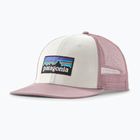 Šiltovka Patagonia P-6 Logo Trucker white w/quiet violet