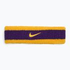 Čelenka Nike Swoosh univerzitná zlatá/kurtová fialová/univerzitná zlatá
