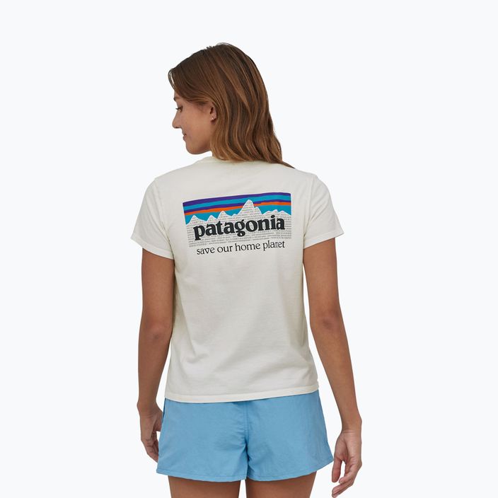 Dámske trekové tričko Patagonia P-6 Mission Organic birch white 2