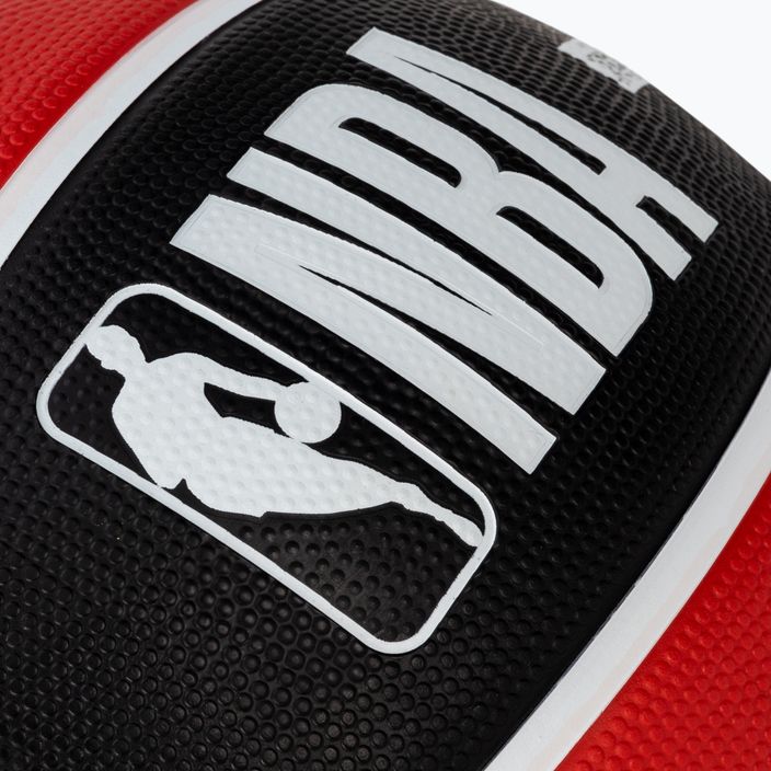 Wilson NBA Team Tribute Chicago Bulls basketbalová lopta červená WTB1300XBCHI 3