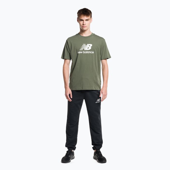 New Balance Essentials Stacked Logo Co pánske tréningové tričko zelené NBMT31541DON 2