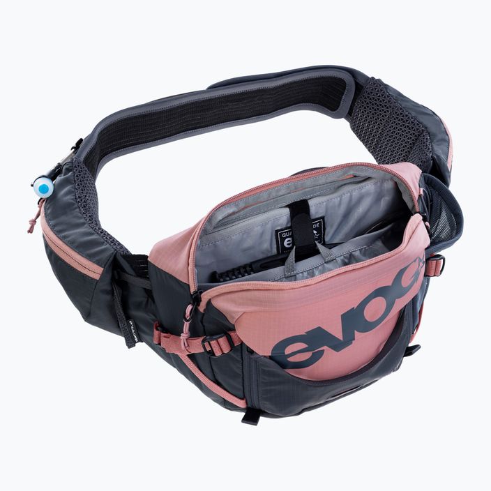 Cyklistická ľadvinka EVOC Hip Pack Pro 3 l s 1,5 l rezervoárom na vodu dusty pink/carbon grey 8