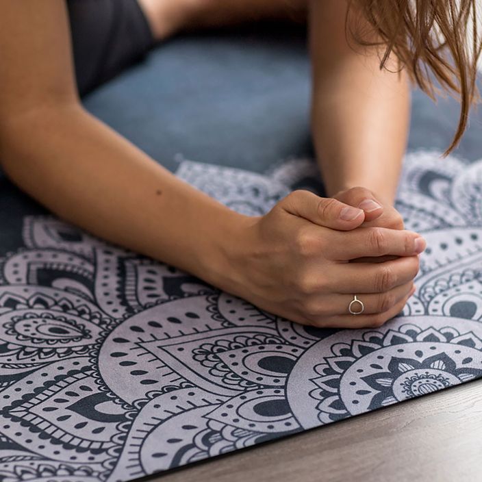 Yoga Design Lab Combo podložka na jogu 3,5 mm tmavomodrá Mandala Sapphire 6
